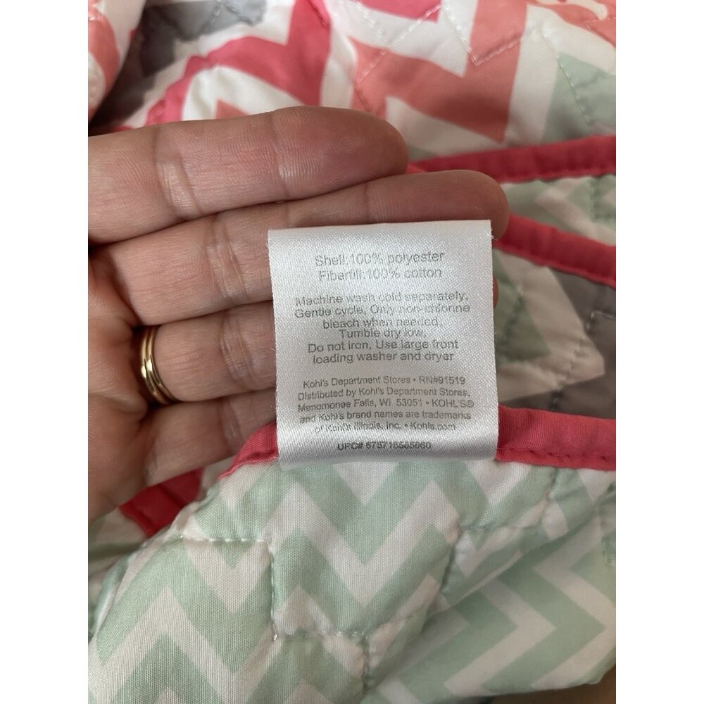 Full/Queen 3 Piece Reversible Quilt Set with Two Pillow Shams Bold Retro Chevron - Picture 13 of 14
